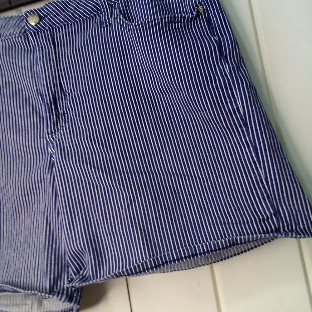 Lee shorts women